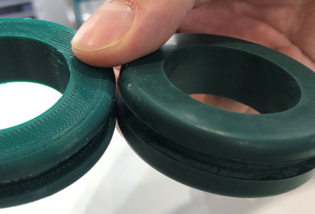 左が3Dプリンタ造形 右がコンプレッション成形画像