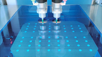 Craft Health社の 3D プリンター、CraftMakeで錠剤を3Dプリントする様子。