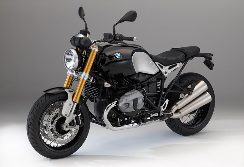 CaraのベースモデルであるBMW Motorrad R nineT。シルバーやゴールドのアクセントが所々に施され、かっこよさとかわいさが同居している。