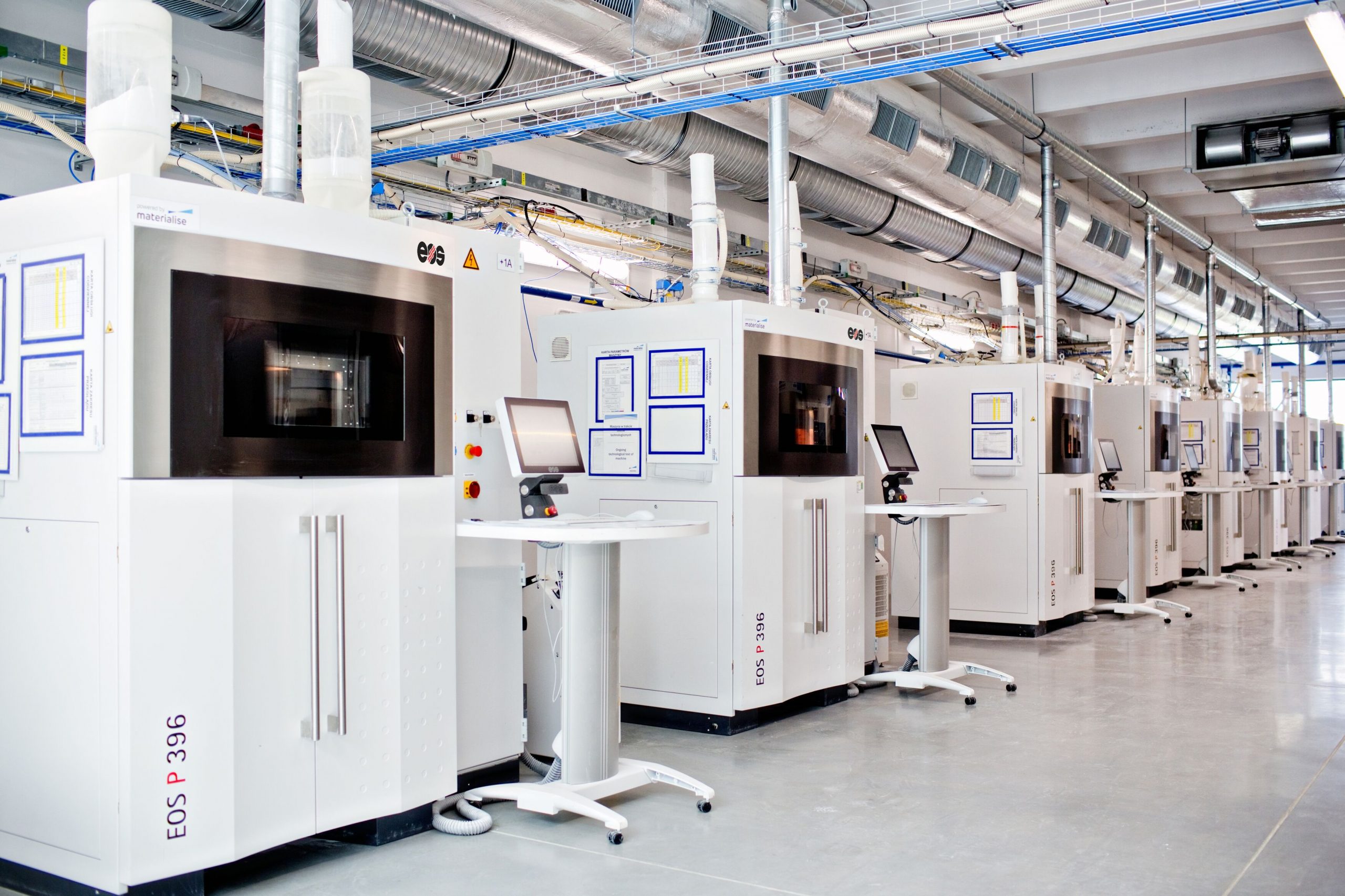 EOS社の3Dプリンターで埋め尽くされた製造施設