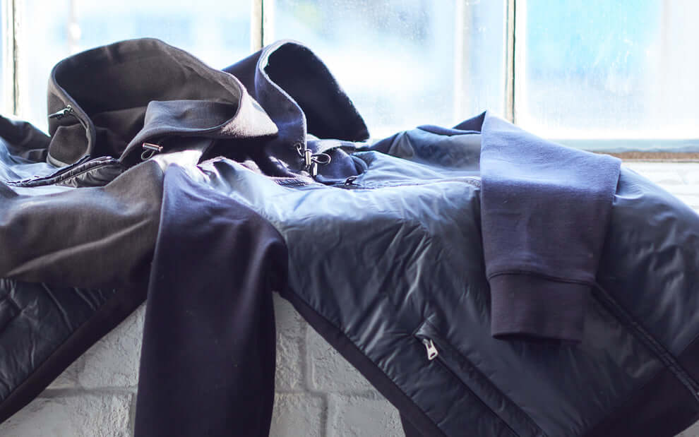 ＋CLOTHET社が販売している、「エアロゲル」を3Dプリンターによって繊維に固定した中綿を使用したパーカー