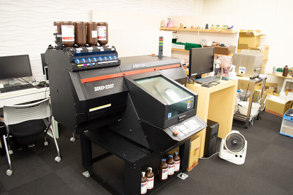 JPデモセンターに設置されているフルカラー3Dプリンター「3DUJ-2207」