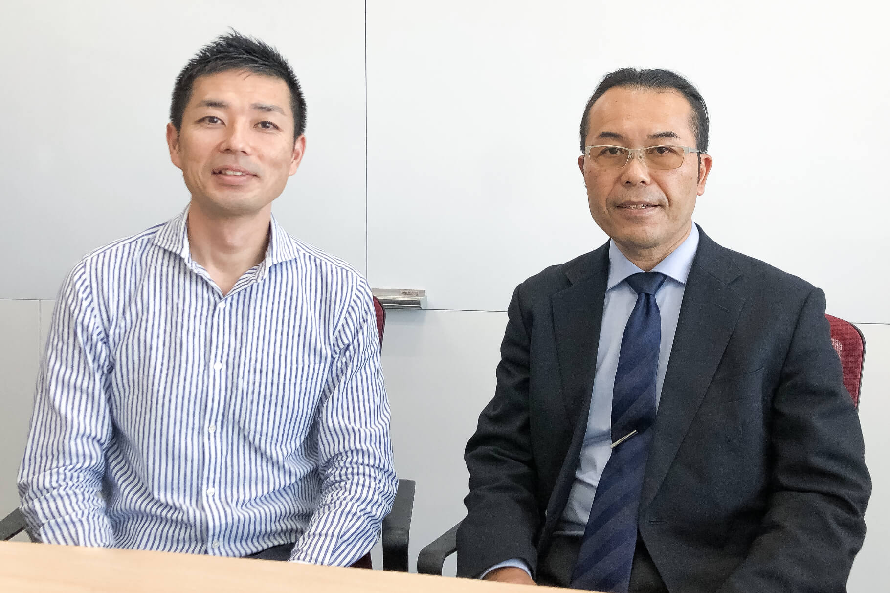 今回インタビューにおこたえ頂いた、丸紅情報システムズ株式会社の丸岡浩幸氏（右）、菊地健一氏（左）