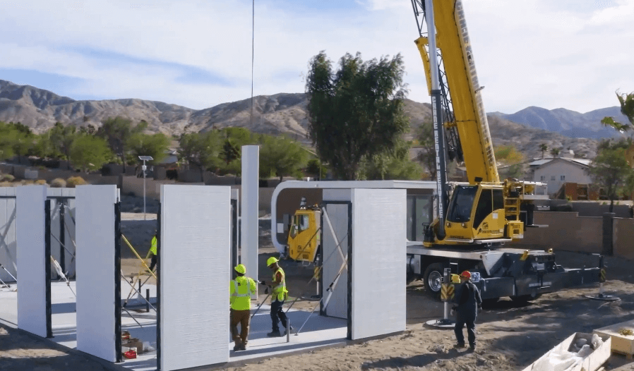 3Dプリント住宅建設のようす-出展：Mighty-Buildings社