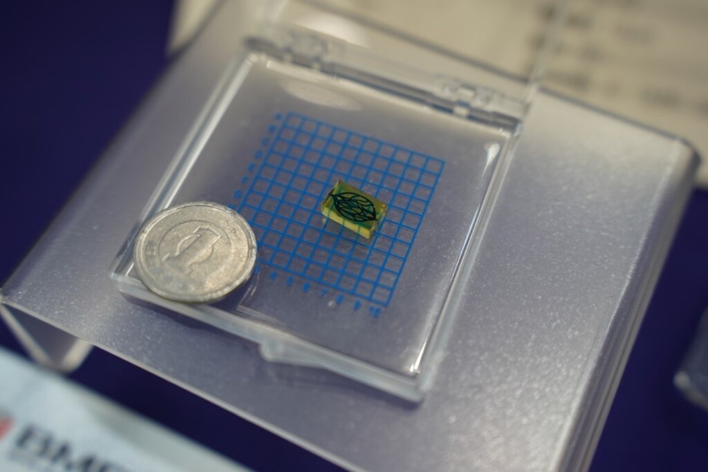 1円玉よりはるかに小さい!BMFによるミクロンレベルの造形技術で製造されたサンプル