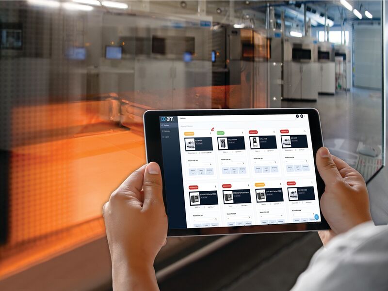 現場のタブレット端末から操作閲覧も可能(出典:Materialise社)