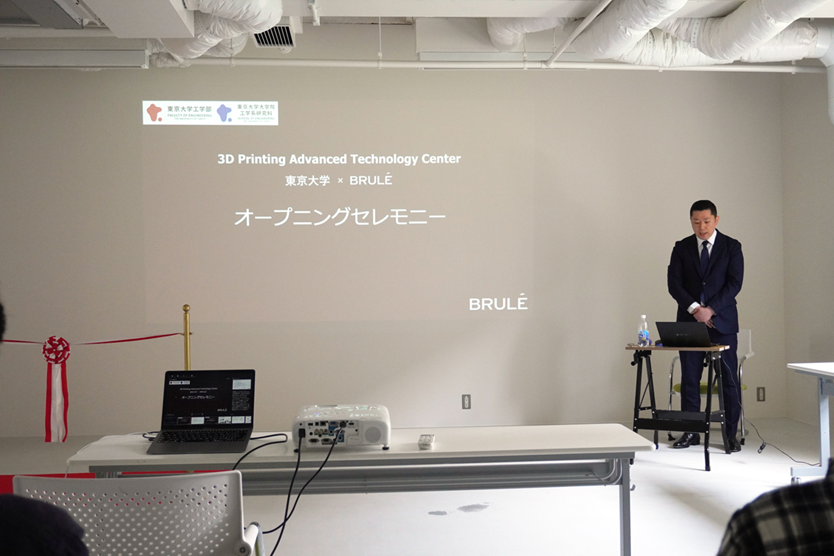 セレモニー終盤での質疑応答の様子
