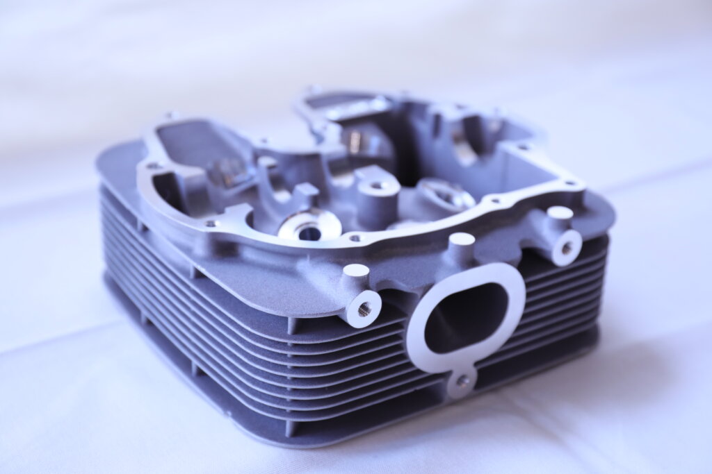 二輪車用シリンダーヘッド（共和産業）