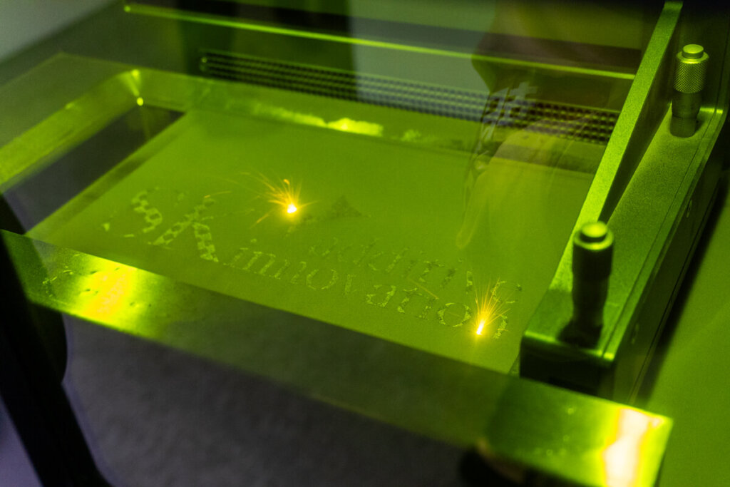 「HBD-200」で造形中の様子(次世代3Dプリンタ展2023より)