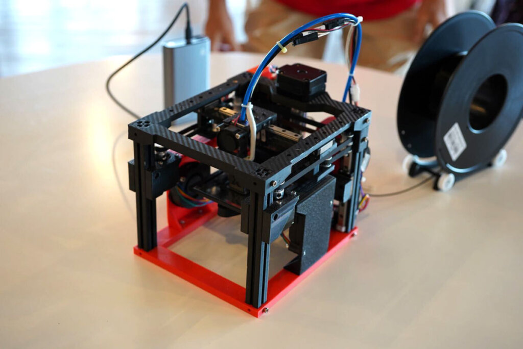 「3万円で作った」無銘のDIY3Dプリンターは驚きのバッテリー駆動
