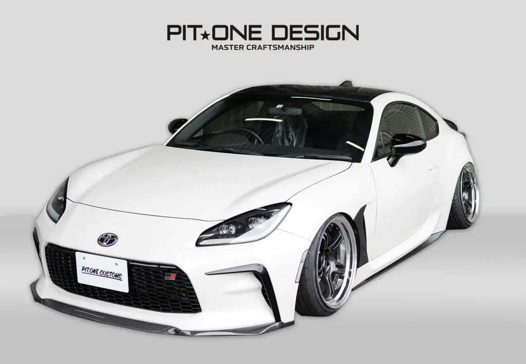 今回開発されたエアロパーツを装着したGR86