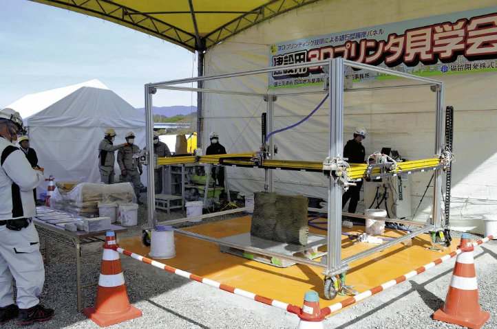 建設用3Dプリンターを使ってコンクリートパネルを作るデモンストレーション