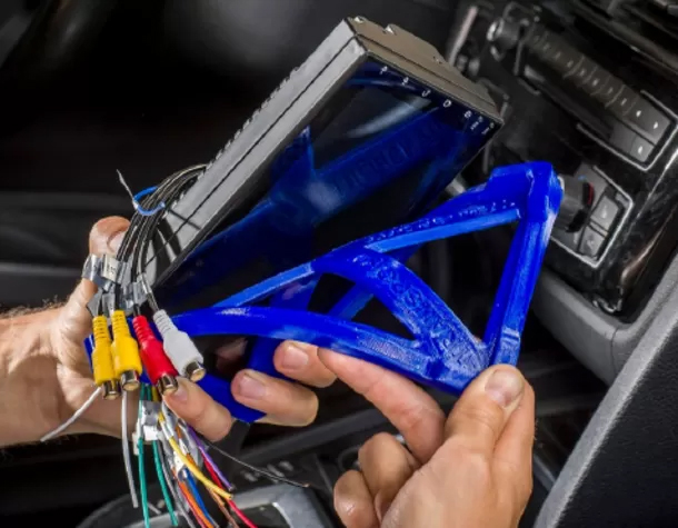 二つの材料を押し出し、工業用のサポート材の使用やオンボードプリントプロセスレポートにより作業を容易にし、成功の確率を高め、造形のばらつきを抑える。
