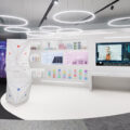 展示ブースイメージ、タイトル「街のネオホスピタル」