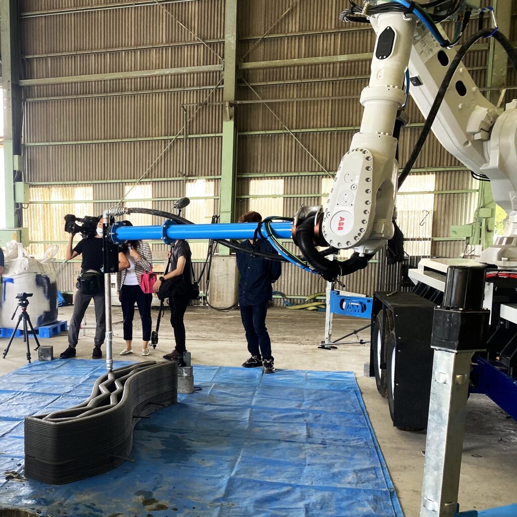 建築用3Dプリンターでの出力の様子